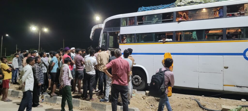 कट्टे की नोंक पर यात्री बस पर हमला ,बसो के चालन को लेकर चल रहा है विवाद