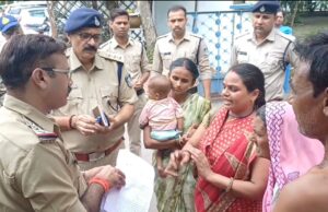 बंधक बनाकर किसान के साथ दबंगों ने की बेरहमी से मारपीट,दबंगो पर कार्रवाई की मांग को लेकर पीड़ित परिवार ने एसपी ऑफिस में किया हंगामा,
