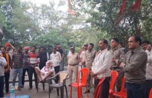 चोरी के खुलासे एवं आरोपियों की गिरफ्तारी पर जनप्रतिनिधि, ग्राम वासी एवं पत्रकार बंधु द्वारा पुलिस अधिकारियों का किया गया सम्मान