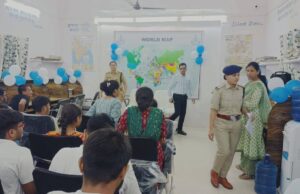 पुलिस लाइन में संचालित ‘दिशा लर्निंग सेंटर’ का किया निरीक्षण, छात्र-छात्राओं से किया संवाद