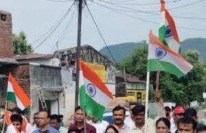 जिला पंचायत अध्यक्ष मीना राजे की उपस्थिति में अजयगढ़ में निकाली गई तिरंगा यात्रा