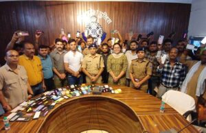 छतरपुर पुलिस ने “ऑपरेशन विश्वास” के तहत गुमे 101 मोबाईल फोन कीमत करीब 21 लाख रुपये खोजे