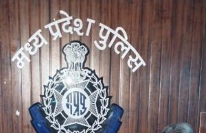 पुलिस अधीक्षक द्वारा पुलिस सेवा से सेवानिवृत्ति हुवे पुलिस अधिकारी को किया गया सम्मानित