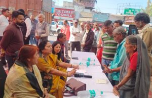 ललिता यादव ने जनचौपाल लगाकर सुनी लोगों की समस्याएंराजस्व, नगर पालिका, पुलिस अधिकारी रहे मौजूद, मौके पर किया निराकरण