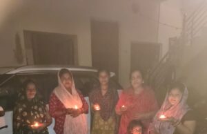वार्ड क्रमांक 17 में महिलाओं ने दीप प्रज्वलित कर मनाया प्रधानमंत्री का जन्मदिन